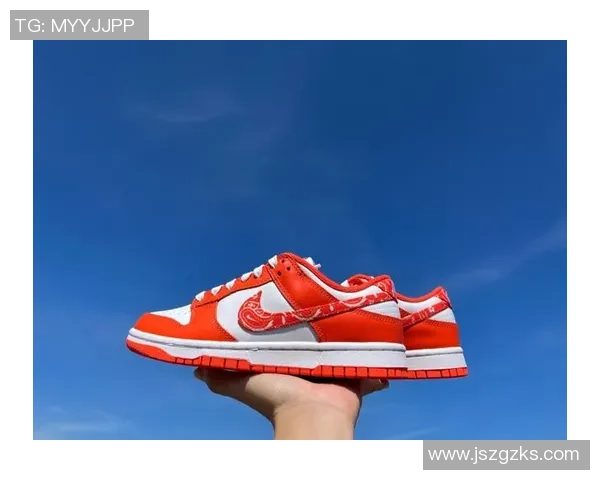 库里今日穿搭亮眼Nikex布克BlazerLow橙白配色展现活力与风格